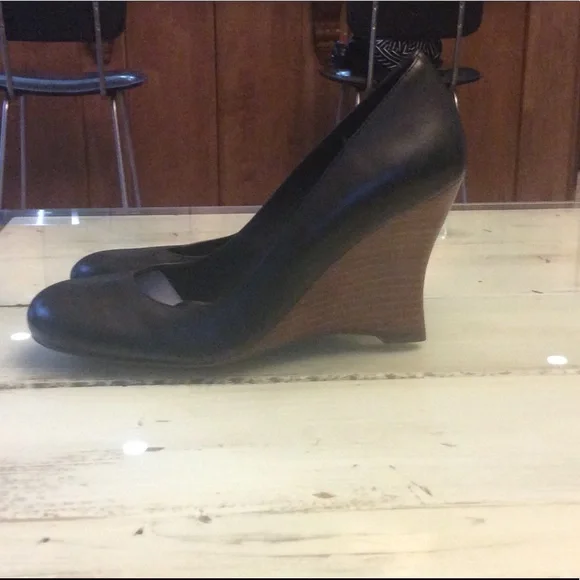 Shoes - Picture 2 of 3